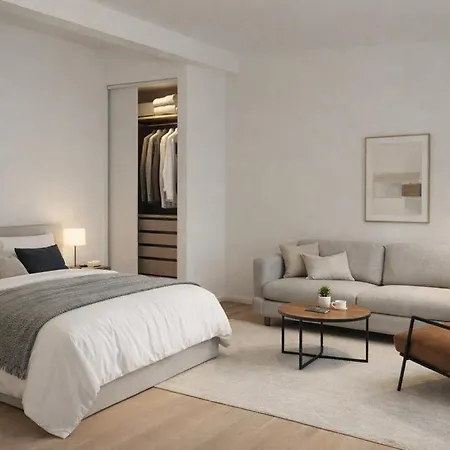 Expérience Unique à Lausanne, Floor On Train Station