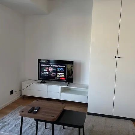 Experience Unique A Lausanne, Floor On Train Station Apartmán *