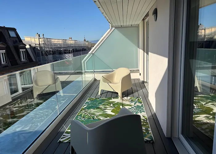 Experience Unique A Lausanne, Floor On Train Station * Лозана